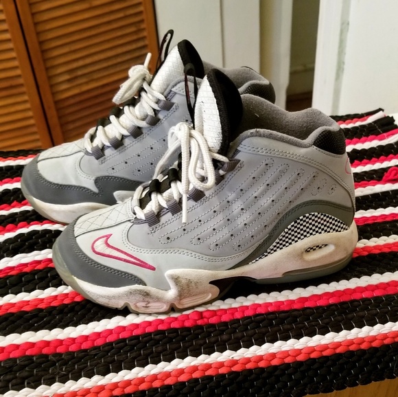 boys nike shoes size 2.5